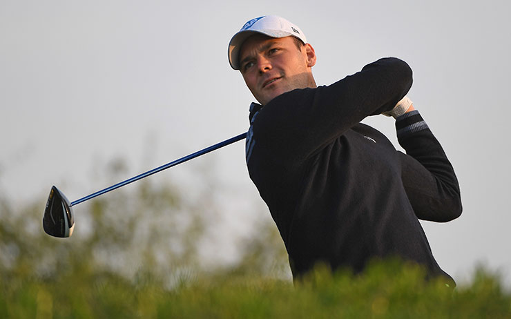 Kaymer cruises into contention