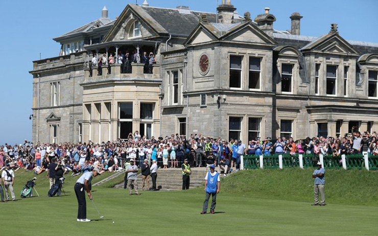 President Obama makes  a visit to St. Andrews