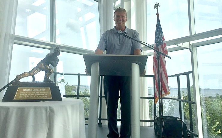 Ernie Els honoured with Heisman Humanitarian Award for his tireless work for autism