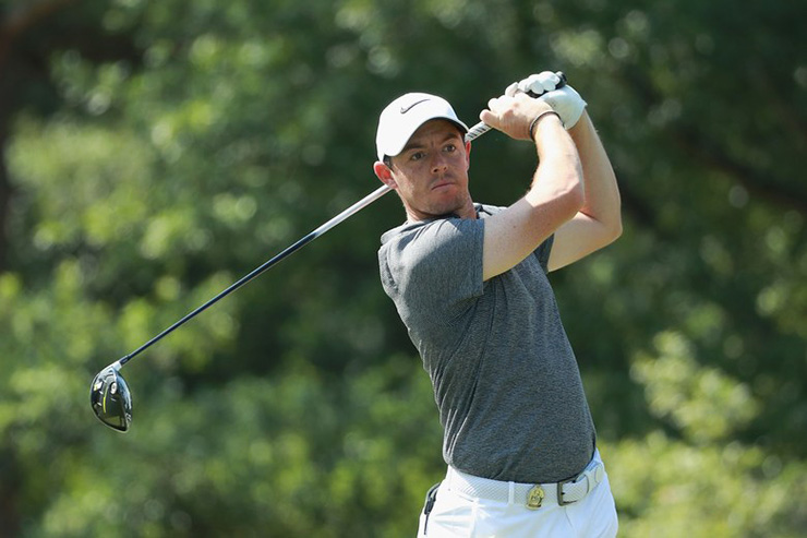 PGA Championship 2017: Rory McIlroy wows on tee box, not on score board