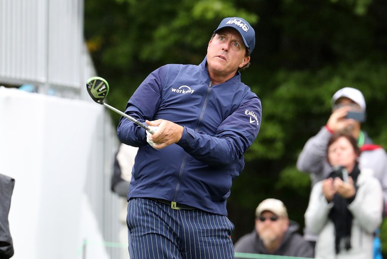 How does being on the Tour Championship bubble affect strategy this week? Phil Mickelson and others explain