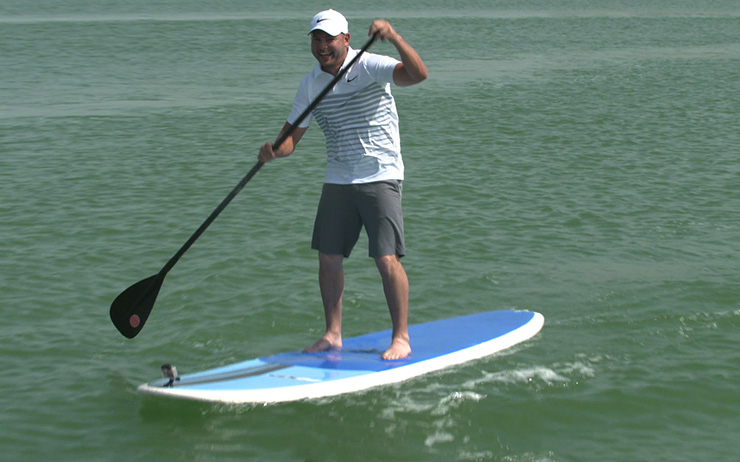 Jordan Smith tries his hand at “PaddleGolf” ahead of RAK 2017 Golf Challenge