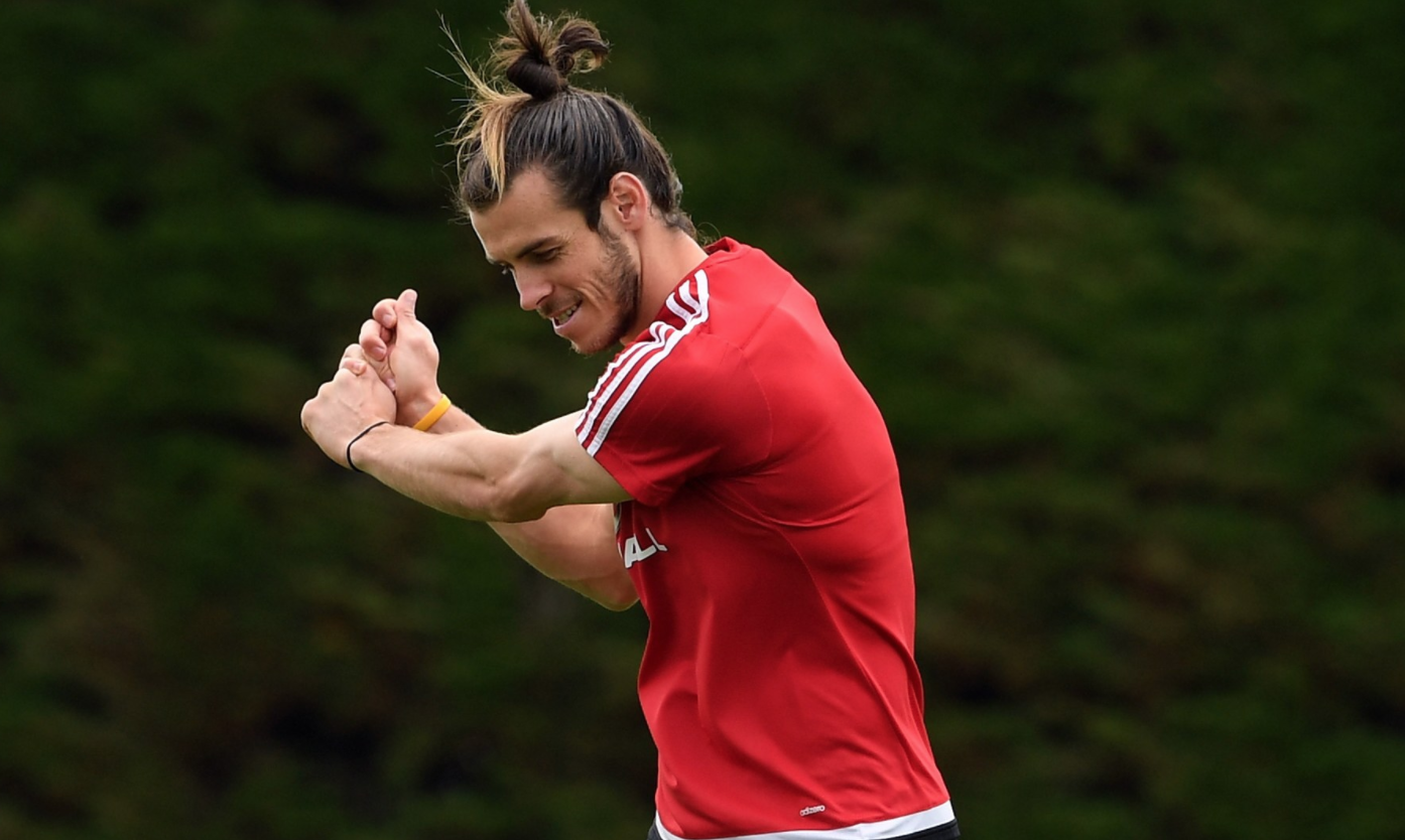 Real Madrid star Gareth Bale just took the competition for best backyard golf hole to a new level