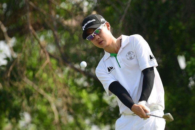Former teen phenom earns his European Tour card with eagle chip-in on final hole at Q School