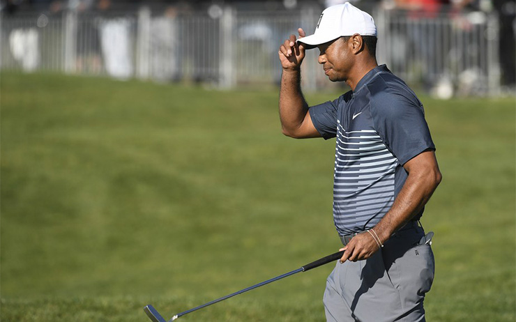 Tiger Woods makes it dramatic and makes it to the weekend