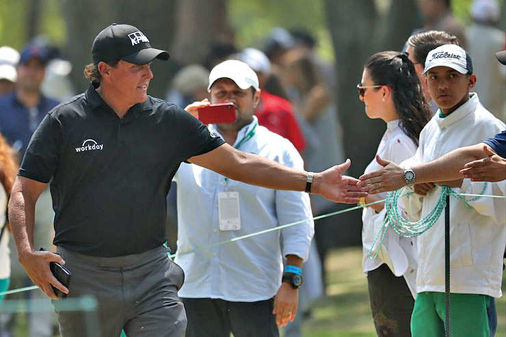 Phil Mickelson blew off Shubhanker Sharma thinking he was a reporter — before realizing he’s the guy leading the tournament