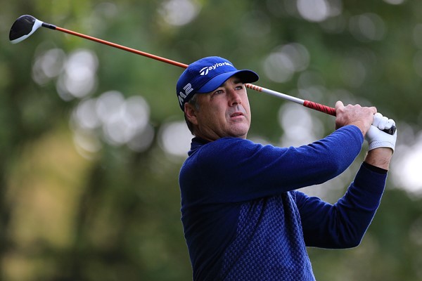 Clark Dennis resumes where he left off last season, leads Sharjah Senior Golf Masters with a 65