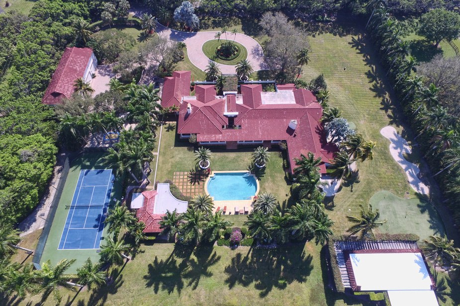 Chris Evert puts her Florida home – and sweet backyard golf hole – up for sale