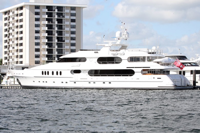 Tiger Woods goes full Bond-villain, pulls up to U.S. Open in $20 million yacht