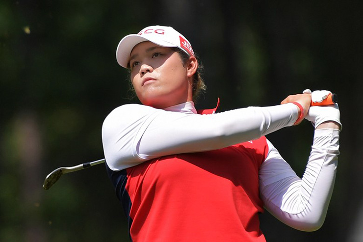 Ariya Jutanugarn made it look easy on a hard day at the U.S. Women’s Open, leads by four