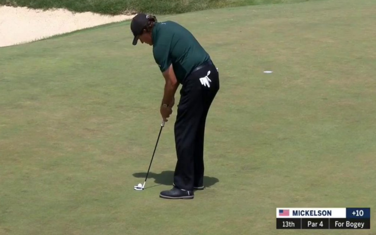 U.S. Open 2018: Phil Mickelson briefly loses mind, hits moving ball on 13th green at Shinnecock