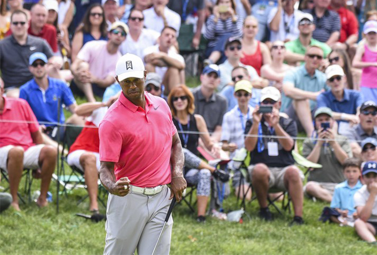 Tiger Woods ‘played beautifully,’ briefly tied the lead, but his putting again let him down