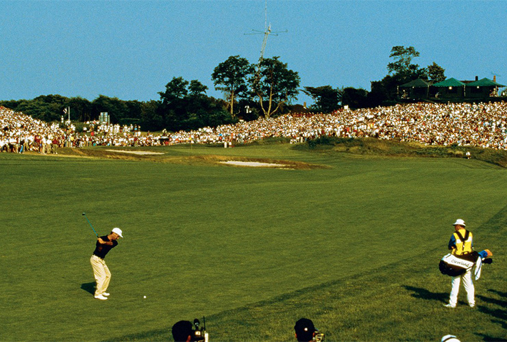 Corey Pavin on a 4-wood for posterity and the club some might use to reach the 18th at Shinnecock Hills now