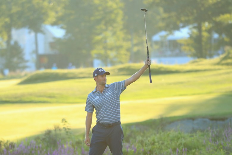 Webb Simpson drops 71-foot eagle putt on final hole to grab solo lead at TPC Boston