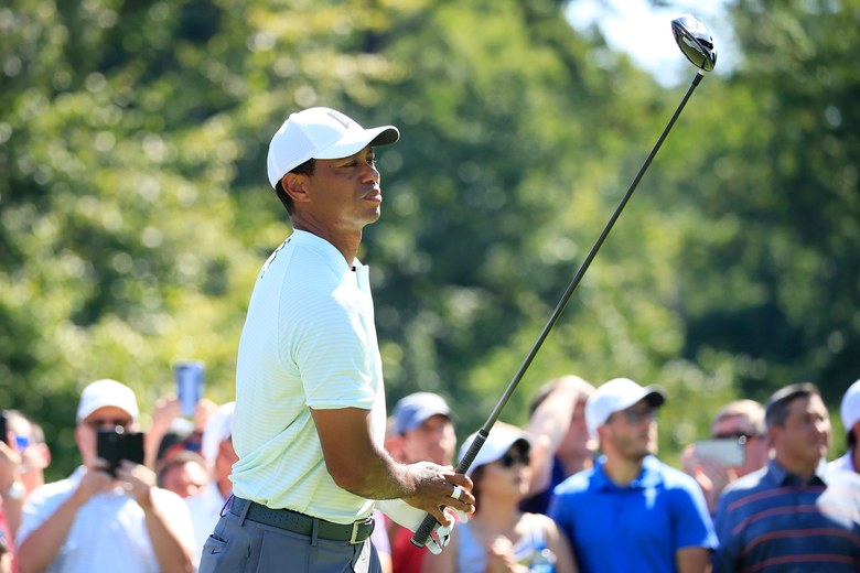 Tiger Woods dazzles with a 62 in the opening round of the BMW Championship