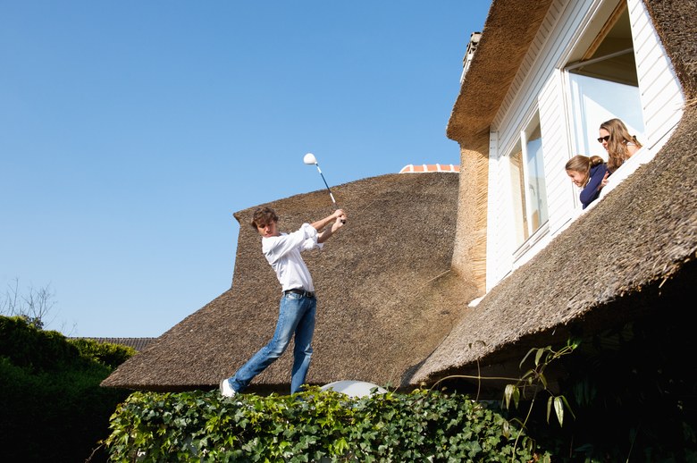 Man pulls gun on golfer who hit a ball into his backyard