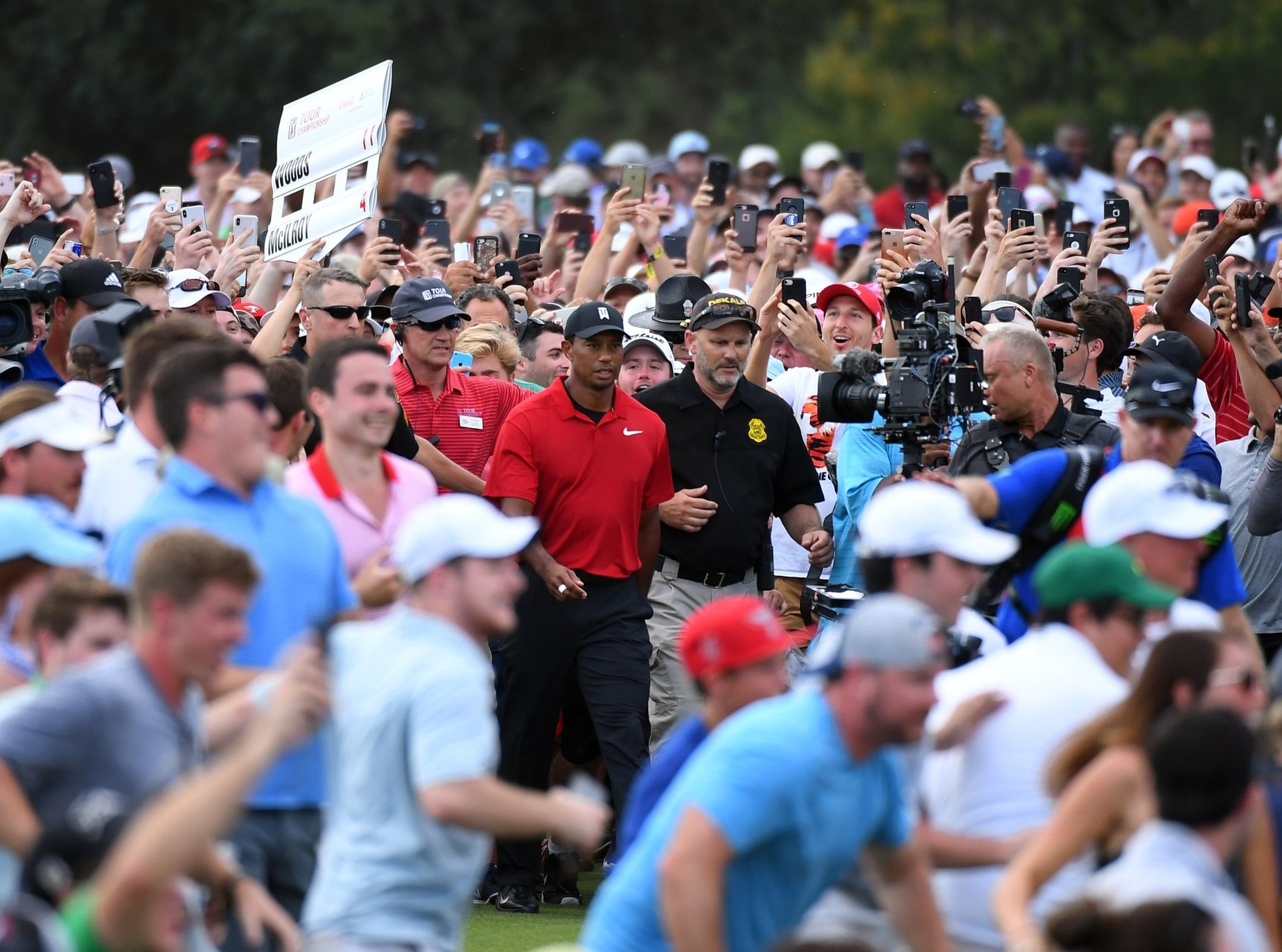 Thousands of fans walked right behind Tiger Woods on Sunday, creating an unbelievable scene at East Lake