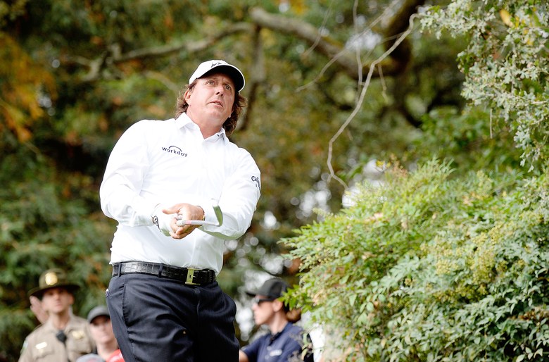 Phil Mickelson follows up his opening 60 with a Friday 68 to maintain lead at the Desert Classic