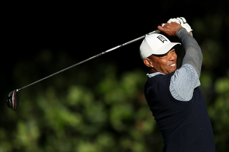 Tiger Woods’ torrid start to third round is paused by darkness; he’s still seven off lead