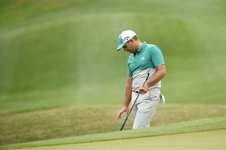 Sergio Garcia rakes away tap-in before Matt Kuchar can give it to him, loses hole in brutal fashion