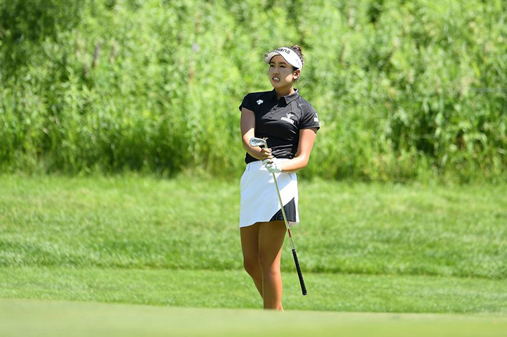 17-year-old Monday qualifier plays her way into final group with World No. 1 Sung Hyun Park after wild opening rounds