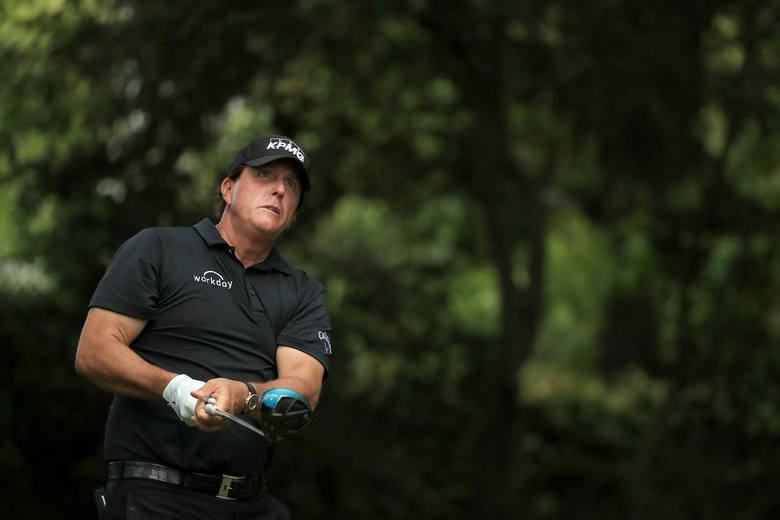 Mickelson nearly misses BMW Championship tee time due to hotel fire