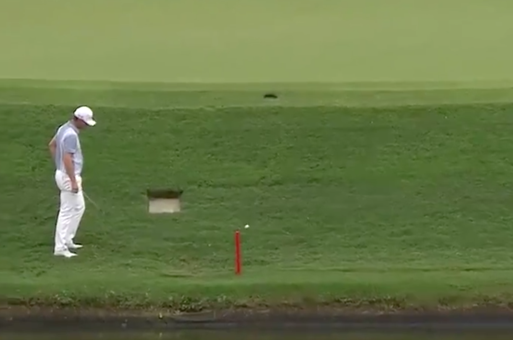 Watch Justin Rose chunk three consecutive chips to make a quadruple-bogey at the Tour Championship