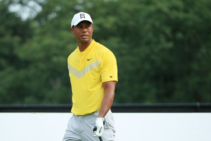 Tiger Woods gives himself a chance to qualify for the Tour Championship with a bogey-free 67