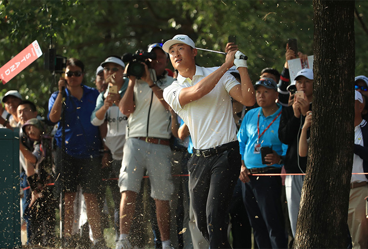 China’s Haotong Li impresses home fans with opening 64 in Shanghai