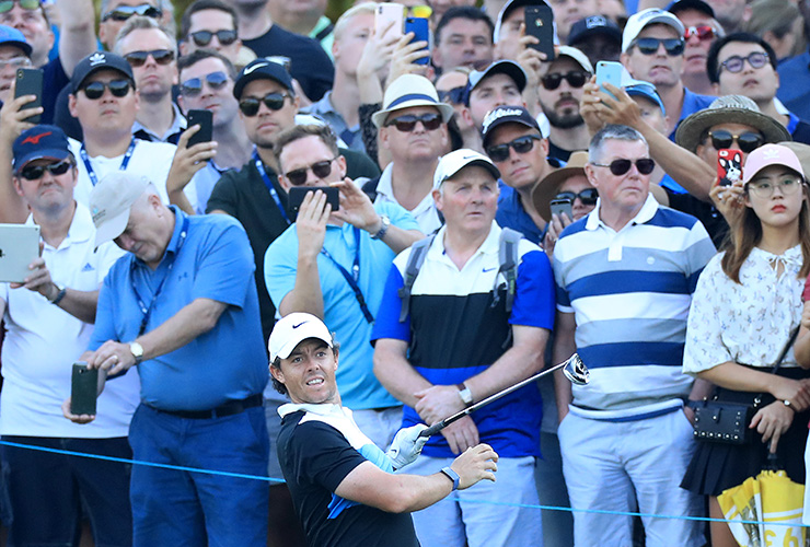 McIlroy poised after lucky late escape in Saturday 65
