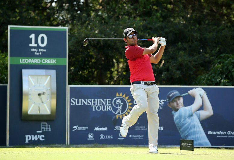 Pablo Larrazabal takes cue from Tiger, fends off painful blister to win the Alfred Dunhill Championship