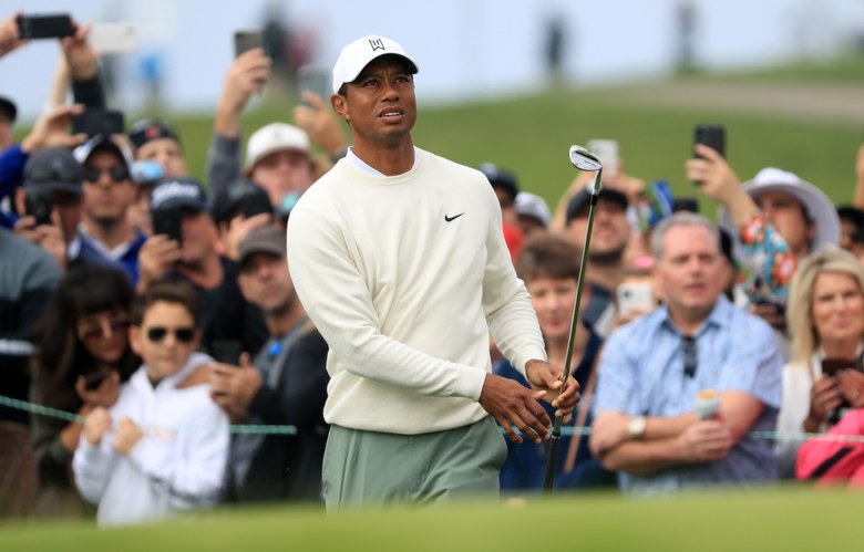 Tiger Woods overcomes opening double bogey, shoots 71 to keep hopes alive at Farmers Insurance Open