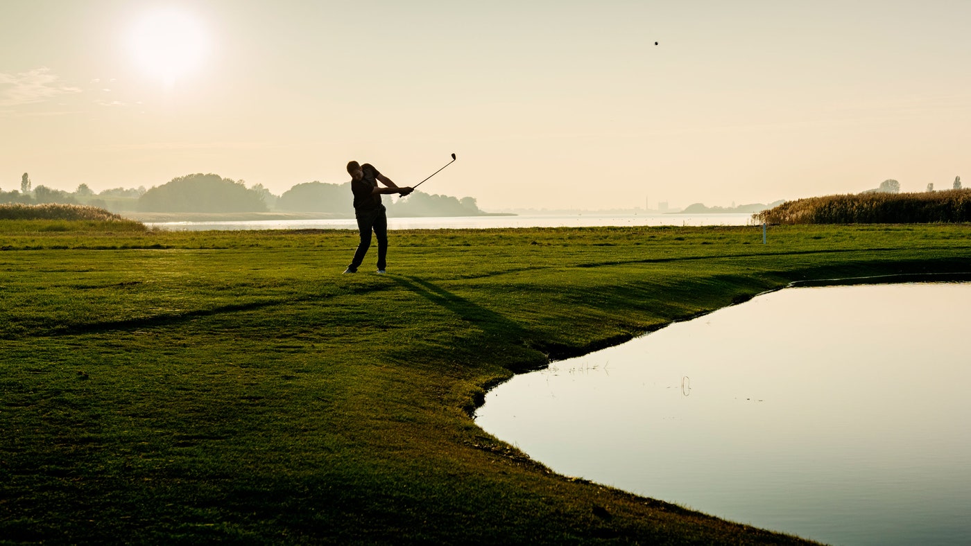 In praise of playing golf alone
