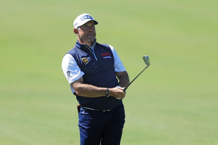 U.S. government clears way for pro golfers and athletes in other countries to return for competition