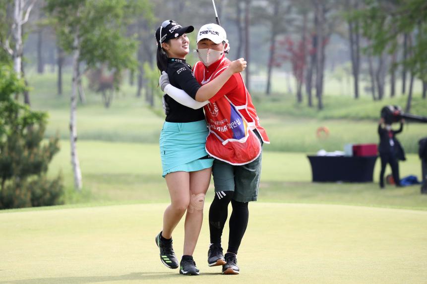 Up-and-comer wins KLPGA Championship, as women’s pro golf takes first step in return to play