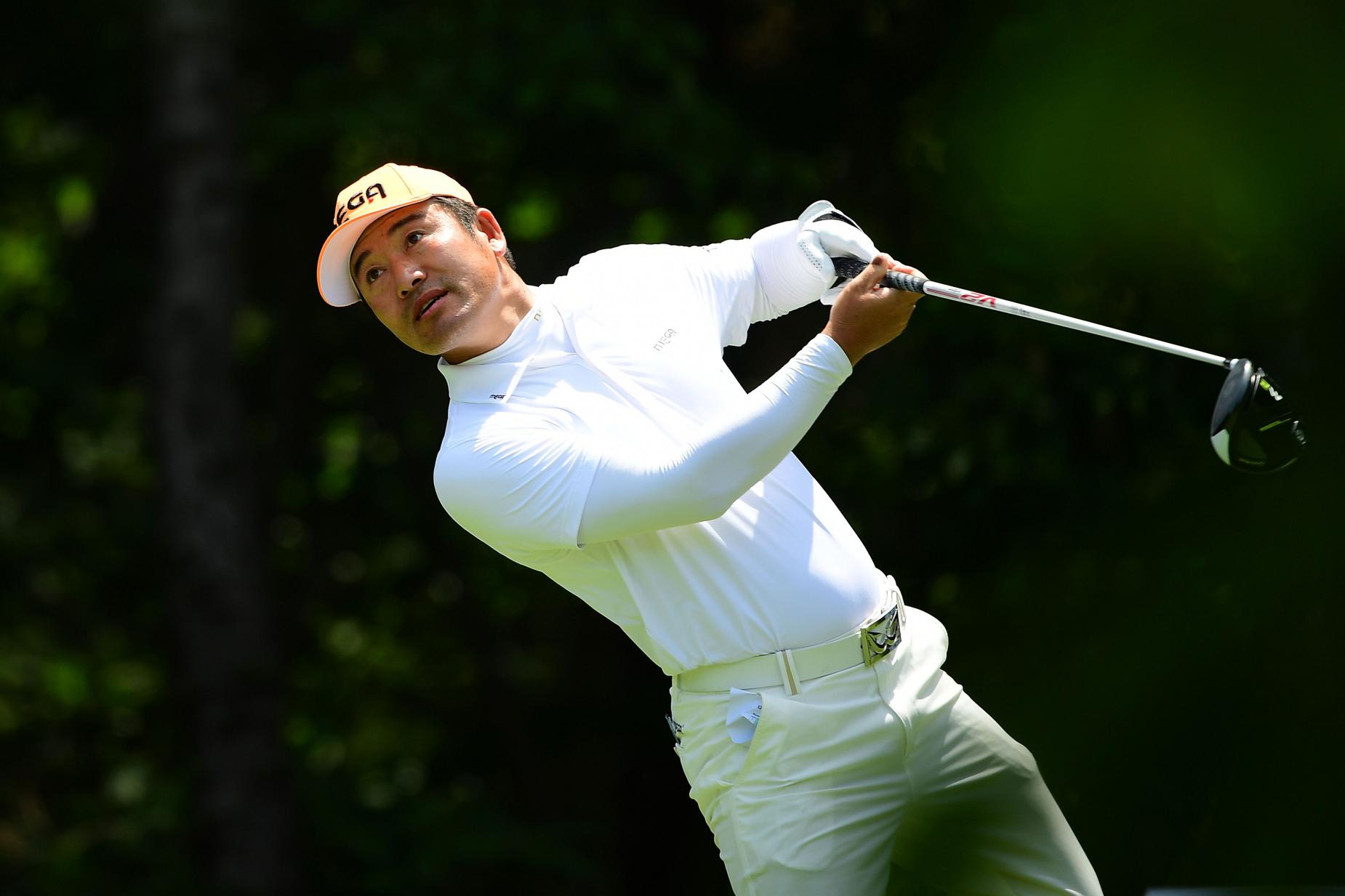You’re not going to believe this complete whiff by tour pro Hosung Choi