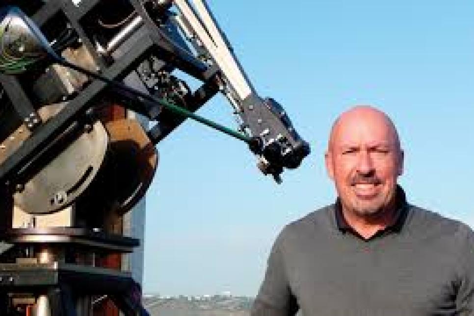 The bizarre story of a golf executive who wrestled a violent passenger on a transcontinental flight into submission