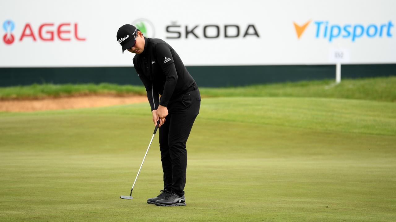 This walk-in putt puts Kevin Na to shame