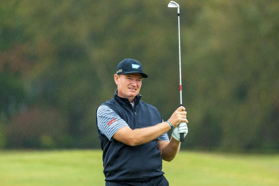 Ernie Els almost DQ’d due to flat tire