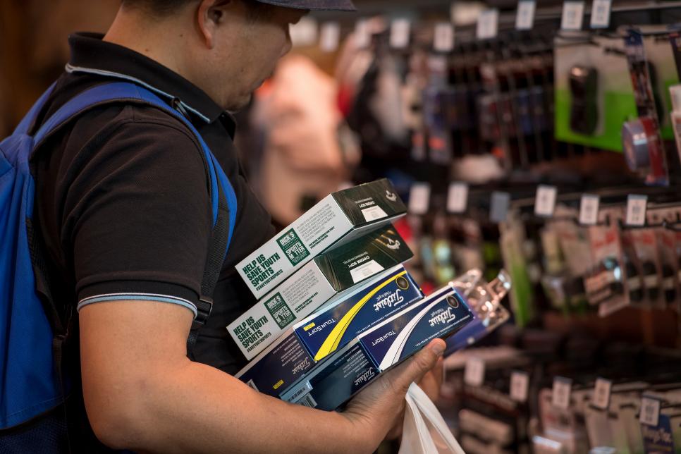 U.S. retail golf equipment sales surpass record $1 billion mark