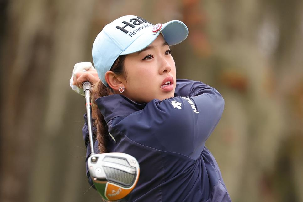 Teenager with chance at history is getting help from veteran caddie