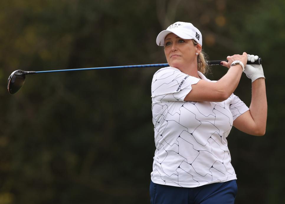 After bogey-free 69, Cristie Kerr remarkably in contention despite playing with dislocated ribs