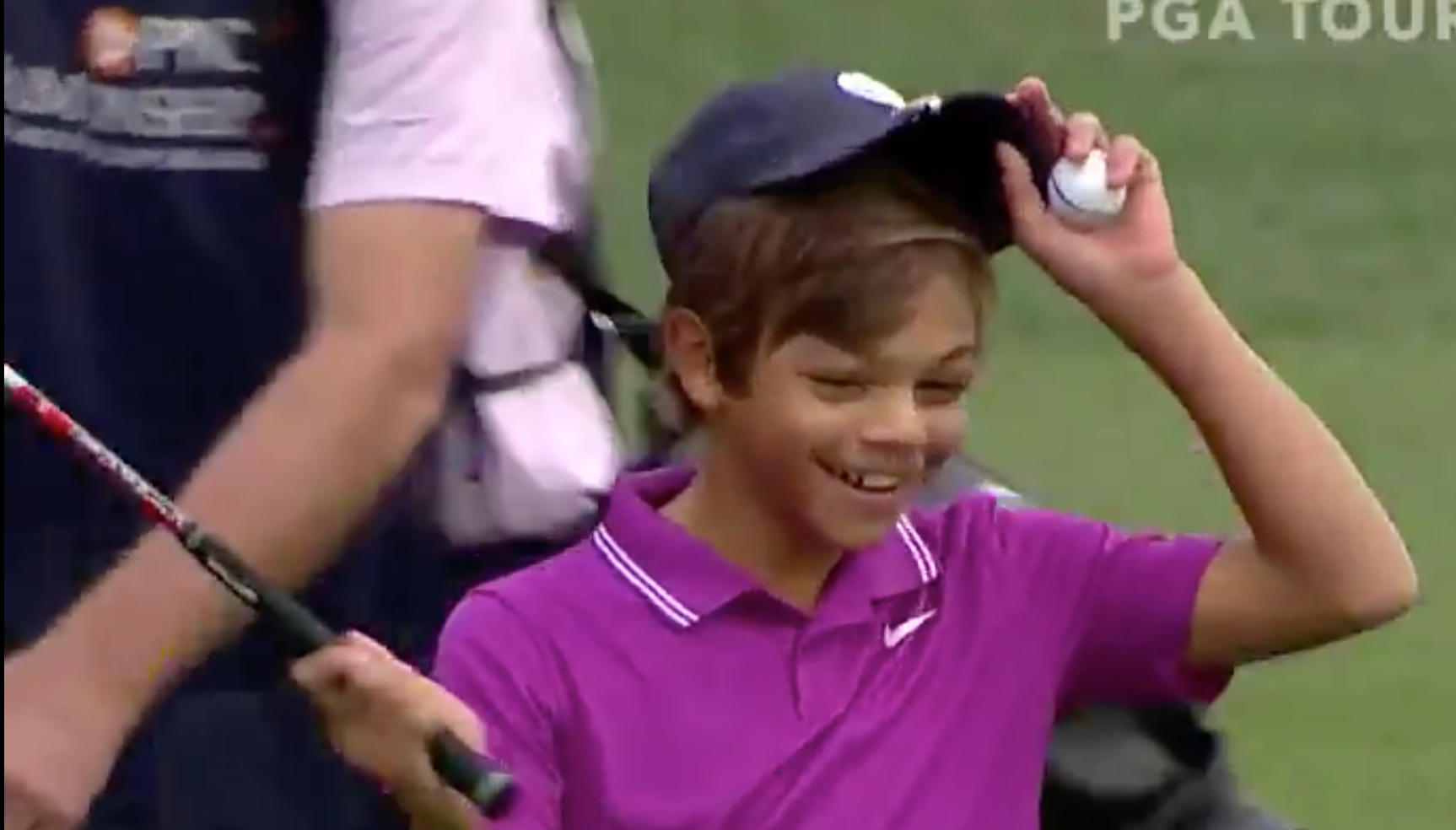 Charlie Woods leaves a note for Justin Thomas in the bunker after JT’s bad tee shot, is already an A+ trash talker