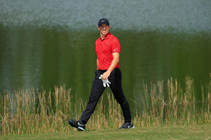 Tour pros pay tribute to Tiger Woods by wearing his Sunday red