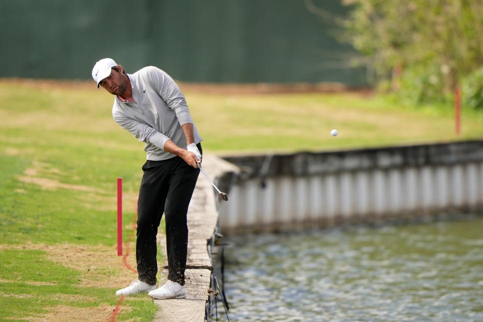 An obscure rule stumped the announcers twice during the Matt Kuchar-Scottie Scheffler match