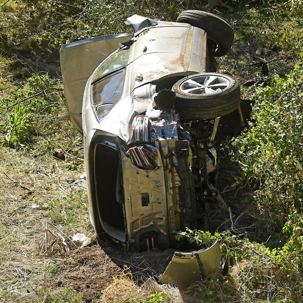 Report: Man found Tiger Woods unconscious at scene of crash