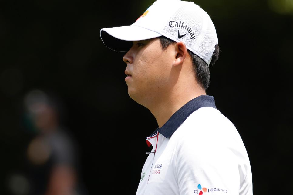 Rules question arises when Si Woo Kim watches ball on lip for more than a minute