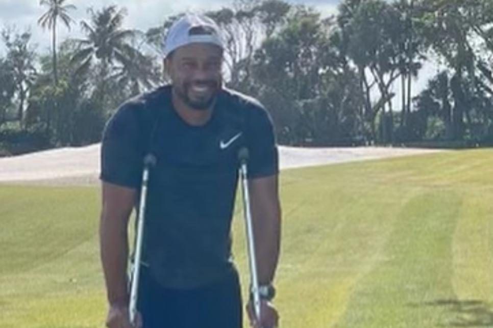 Tiger Woods, smiling and on crutches, posts first picture of himself since car accident