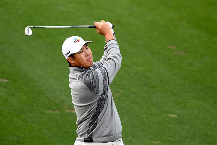 Watch Ben An hit an incredible recovery shot from a cartpath