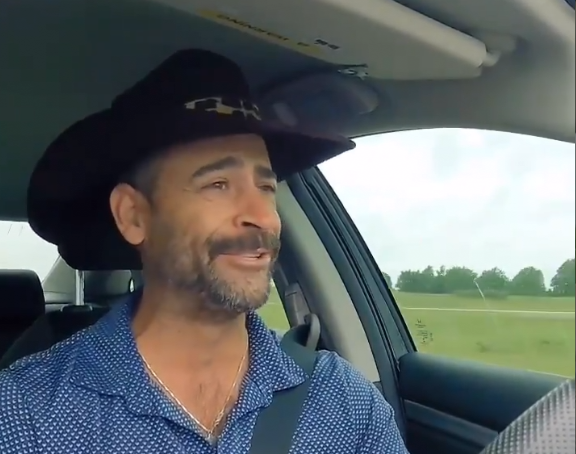 Give this past PGA Tour player all the PIP bonus money for his hilarious road trip singing video